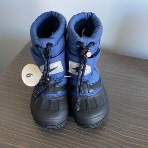 Toddler boy snow boots. Size 6. Explorer brand. Brand new with tags.